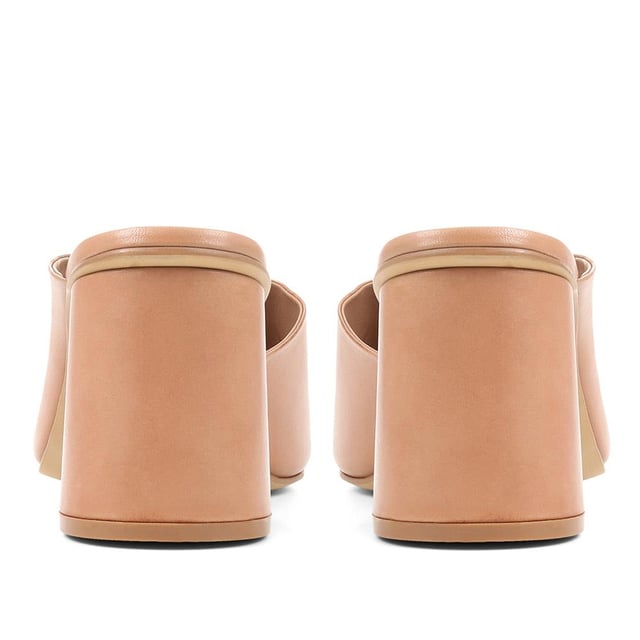 Keep it chic and endlessly comfortable with these minimalist yet statement mules, all you need to turn heads this season. Whether worn with jeans or dresses, these have all it takes to sign your look off with a 70s edge.