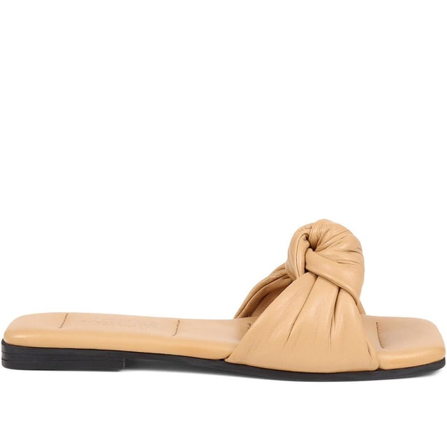 Spend summer with our Madelena mules. With their sleek leather design, cushioned footbed, and daringly minimalist silhouette, they're the perfect blend of elegance and simplicity.