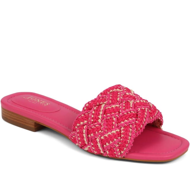Slide into the textured embrace of these woven slide sandals, and channel artisanal charm and understated elegance. These are your go-to for a relaxed yet polished look that carries you through the summer with ease.