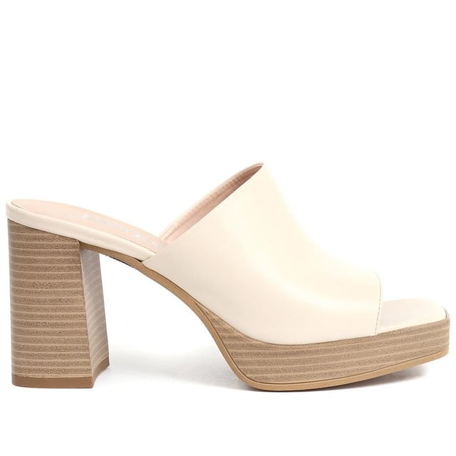 Tap into the unstoppable 90s trend with Dominica, the block heel mule that has all the nostalgic flare you need this season. Poised upon a chunky block wooden platform for added edge, these are the perfect pairing to cropped jeans, skirts or dresses.