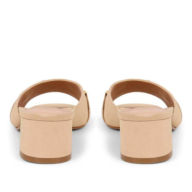 Step into effortless sophistication with these leather mules, accented with a gleaming golden chain for a hint of Jones elegance. Perfect for elevating your daytime look or complementing your evening ensemble, these heels are the epitome of chic versatility.