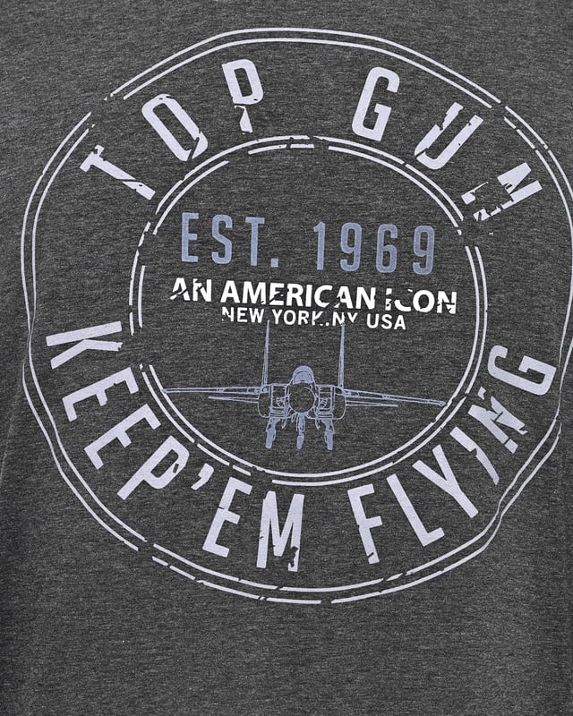 Het shirt is bedrukt met prachtige Top Gun letters. Met zijn unieke print en comfortabele snit is dit shirt een echte must-have.