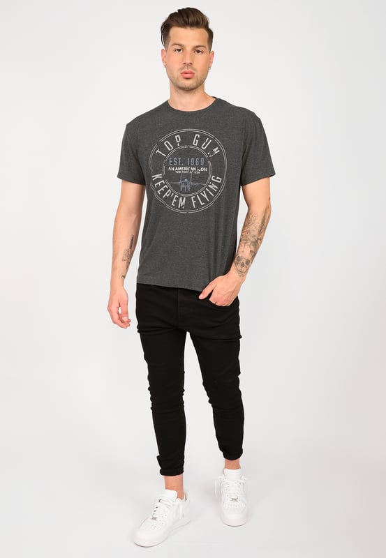 Het shirt is bedrukt met prachtige Top Gun letters. Met zijn unieke print en comfortabele snit is dit shirt een echte must-have.