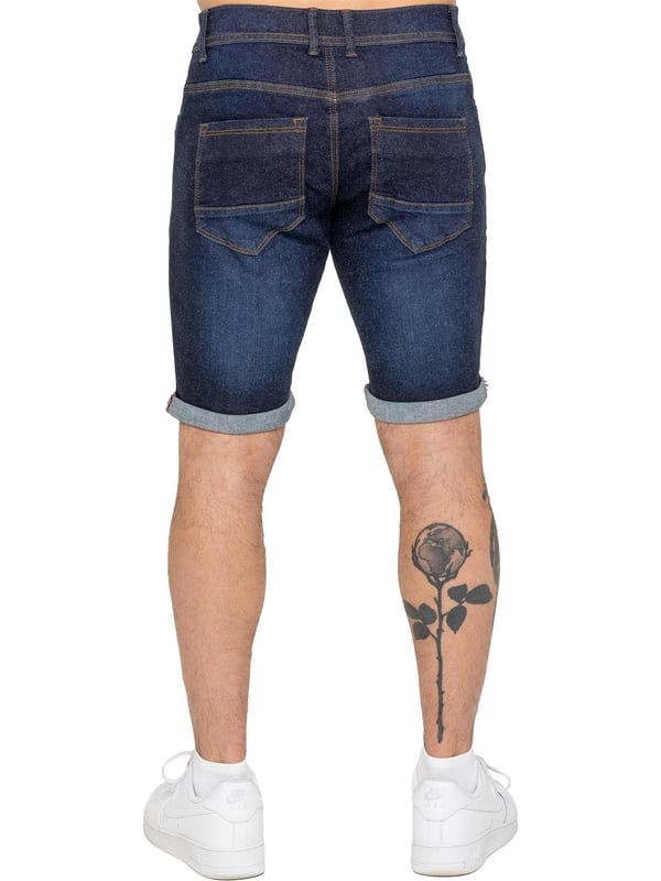 Die Enzo Herren Stretch Denim Shorts bieten die perfekte Kombination aus Stil und Komfort. Mit einer schmalen Passform und aus elastischem Stoff gefertigt, sorgen sie für Flexibilität und einen eleganten Look. Mit klassischem 5-Pocket-Design, Reißverschluss und einem umgeschlagenen Saum für einen modernen Touch sind diese Shorts ein Muss für jede legere Garderobe. Ideal für warme Tage, vereinen sie Praktikabilität mit mühelosem Stil.