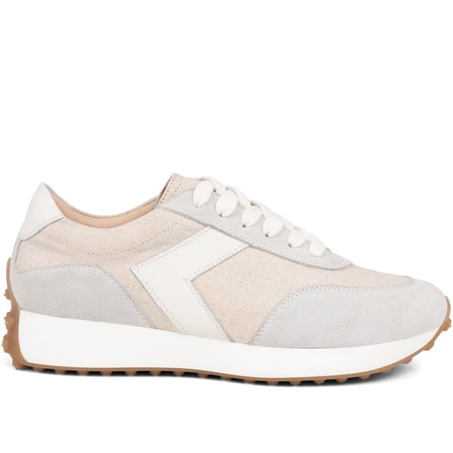 An update on the retro runner silhouette, the Babetta Leather trainers are sculpted from buttery soft leathers and feature a bold contrasting colour palette.