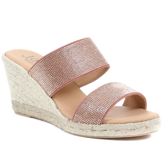 Does it get more summery than wedge sandals? We think not. The Amabelle mule sandals have been made in Spain with supple leather straps and shaped with an open-toe silhouette that's primed for the summer sun. The espadrille inspired jute sole is classic in its own right, so opt to wear them with timeless summer staples like a floating maxi dress or palazzo pants.