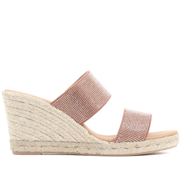 Does it get more summery than wedge sandals? We think not. The Amabelle mule sandals have been made in Spain with supple leather straps and shaped with an open-toe silhouette that's primed for the summer sun. The espadrille inspired jute sole is classic in its own right, so opt to wear them with timeless summer staples like a floating maxi dress or palazzo pants.