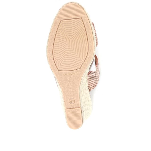 Does it get more summery than wedge sandals? We think not. The Amabelle mule sandals have been made in Spain with supple leather straps and shaped with an open-toe silhouette that's primed for the summer sun. The espadrille inspired jute sole is classic in its own right, so opt to wear them with timeless summer staples like a floating maxi dress or palazzo pants.