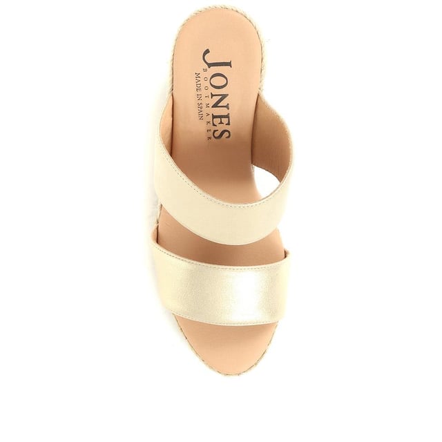 Does it get more summery than wedge sandals? We think not. The Amabelle mule sandals have been made in Spain with supple leather straps and shaped with an open-toe silhouette that's primed for the summer sun. The espadrille inspired jute sole is classic in its own right, so opt to wear them with timeless summer staples like a floating maxi dress or palazzo pants.