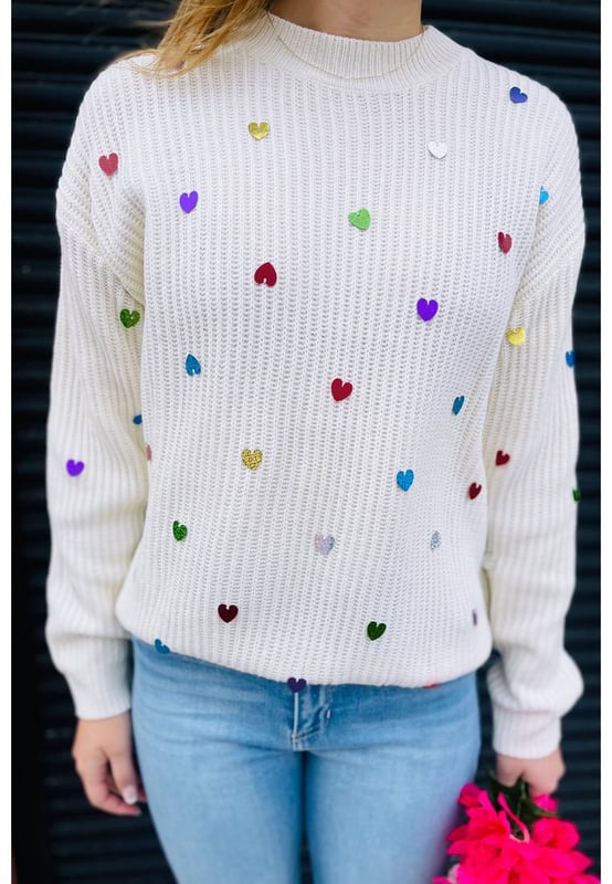 Patrón de corazón en forma de lentejuelas beige  
Tejido de punto tipo waffle suave  
Cuello redondo clásico  
Diseño de corazón con lentejuelas que llama la atención  
Suéter glamuroso ideal para looks casuales  
Material: 50% Viscosa 28% Poliéster 22% Poliamida