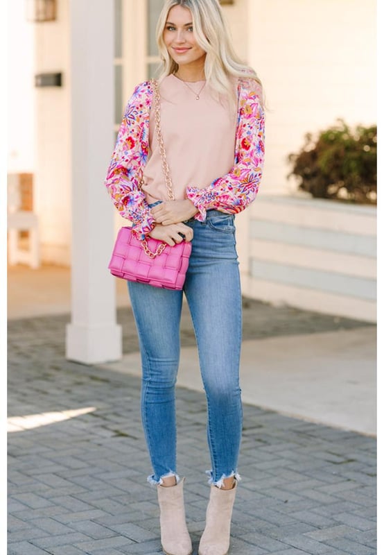 Floral patchwork sleeves for a unique look
  Classic crew neck design that is versatile and flattering
  Knitted sweater perfect for layering and adding texture
  Shirred cuffs on ruffle sleeves for trendy detail
  High elasticity for a comfortable fit
Material: 52% Viscose 26% Polyester 22% Polyamide