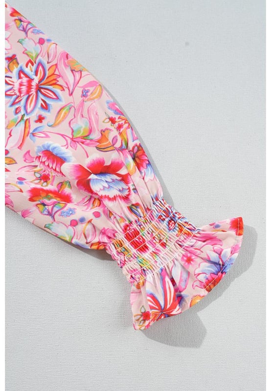 Floral patchwork sleeves for a unique look
  Classic crew neck design that is versatile and flattering
  Knitted sweater perfect for layering and adding texture
  Shirred cuffs on ruffle sleeves for trendy detail
  High elasticity for a comfortable fit
Material: 52% Viscose 26% Polyester 22% Polyamide