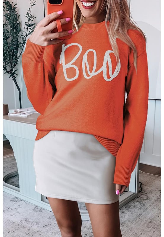 Ajuste holgado para un look relajado  
Patrón de letras Boo juguetón para un toque divertido  
Detalles de ribete acanalado que añaden textura  
Diseño clásico de cuello redondo para un estilo versátil  
Cómodo y acogedor  
Perfecto para la temporada de Halloween  
Material: 50% Viscosa 28% Poliéster 22% Poliamida