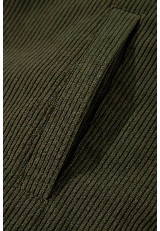 Flat collar
  Varsity
  striped trim
  Snap button
  front closures
  Faux shearling dropped long sleeves
  Elasticized trim
  Pairs well with jeans and casual pants
Material: 100% Polyester