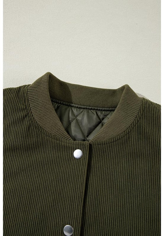 Flat collar
  Varsity
  striped trim
  Snap button
  front closures
  Faux shearling dropped long sleeves
  Elasticized trim
  Pairs well with jeans and casual pants
Material: 100% Polyester