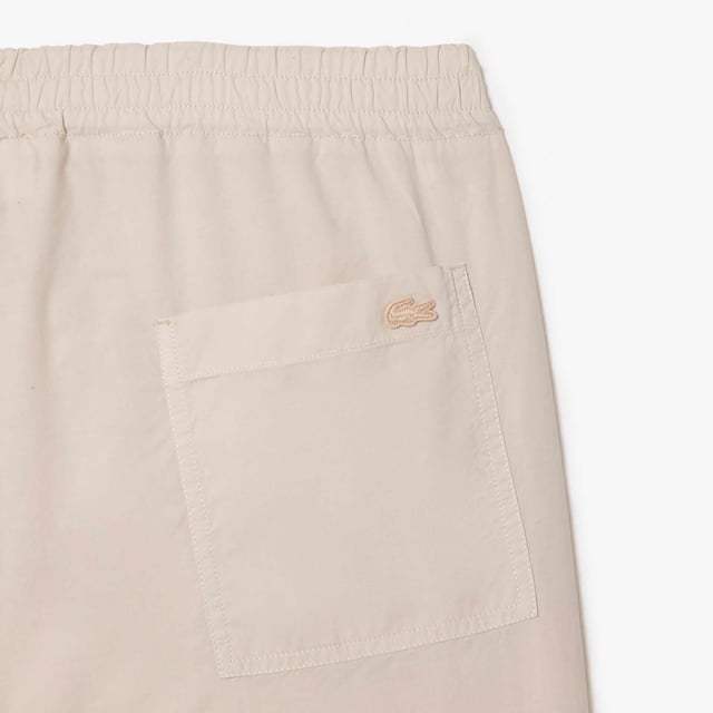 Men's Lacoste Organic Cotton Shorts.- Loose, relaxed fit: Relaxed style.- Elasticated waistband with drawstring: Adjustable, for tailored comfort.- Two pockets on back: Practical and eye-catching.- Crocodile on back pocket: Signed Lacoste.- Organic cotton: Grown without GMO or chemical products. Material: 100% Cotton. Ref: GH7862G7A.