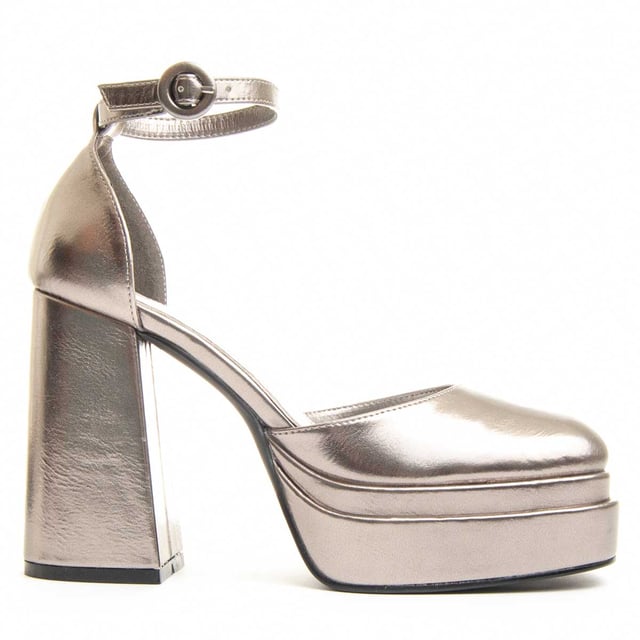 Women's heeled shoe. Comfortable fit. Padded insole. Non-slip sole. Reinforced stitching. Made by other brands for our brand.