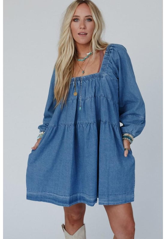 Dusk blue mini dress
  Square neckline for showcasing collarbone and neck accessories
  Loose fit for comfortable wear and relaxed silhouette
  Handy side pockets for a touch of casual style
  Crafted with durable denim for long
  lasting wear
  Available in different sizes. Refer to the size chart for the perfect fit.
Material: 100% Cotton