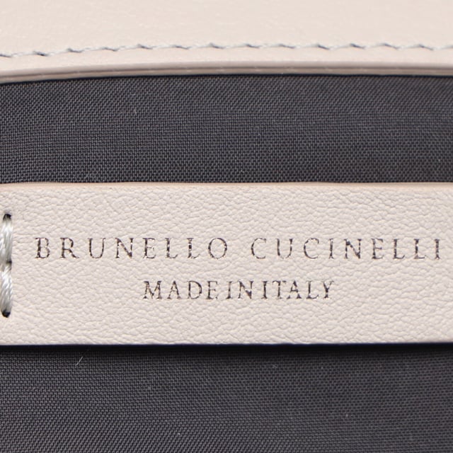 VINTAGE, RRP AS NEW
Embrace luxurious winter elegance with the Brunello Cucinelli Frosty Shearling Belt Bag in white sheepskin. This stunning accessory effortlessly combines fashion and functionality, offering a sleek and stylish way to carry your essentials while adding a touch of warmth and texture to any outfit. The plush shearling exterior, paired with the minimalist design, gives this bag an elevated, contemporary appeal that’s both chic and versatile.

Brunello Cucinelli Frosty Shearling Belt Bag in White Sheep Skin

Condition: Excellent
Signs of wear: , No visible sign of wear., No retail tag
Packaging: Dust bag
Color: White | ecru
Material: Sheep skin
Size: One Size | One Size
Measurements: Width: 140; Height: 200; Length: 500; Strap length: 640
SKU: NAPPUDEBA460105W