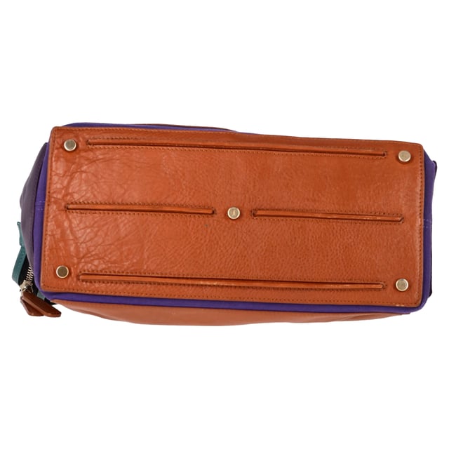 VINTAGE, RRP AS NEW
The Saint Laurent Muse Two Bag in Multicolor Leather and Suede is the epitome of elegant, everyday luxury. Crafted from high-quality grained calfskin leather and accented with polished gold hardware, this tote offers both style and practicality. The spacious fabric interior, featuring accordion sides and a zipper pocket, makes it perfect for organizing your essentials.


Saint Laurent Muse Two Bag in Multicolor Leather and Suede 
Condition: good
Signs of wear: No retail tag, No visible sign of wear.,  Marks on exterior
Packaging: None
Color: Multicolor | multicolor
Material: Leather | leather
Size: One Size | One Size
Measurements: Width: 160; Height: 135; Length: 165; Handle drop: 105; Strap length: 0
SKU: NAPPUGBBA457651W