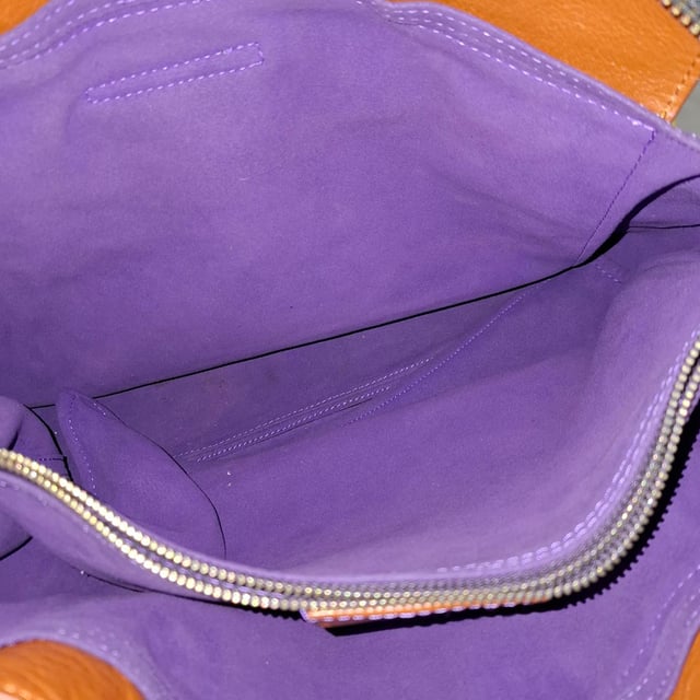 VINTAGE, RRP AS NEW
The Saint Laurent Muse Two Bag in Multicolor Leather and Suede is the epitome of elegant, everyday luxury. Crafted from high-quality grained calfskin leather and accented with polished gold hardware, this tote offers both style and practicality. The spacious fabric interior, featuring accordion sides and a zipper pocket, makes it perfect for organizing your essentials.


Saint Laurent Muse Two Bag in Multicolor Leather and Suede 
Condition: good
Signs of wear: No retail tag, No visible sign of wear.,  Marks on exterior
Packaging: None
Color: Multicolor | multicolor
Material: Leather | leather
Size: One Size | One Size
Measurements: Width: 160; Height: 135; Length: 165; Handle drop: 105; Strap length: 0
SKU: NAPPUGBBA457651W
