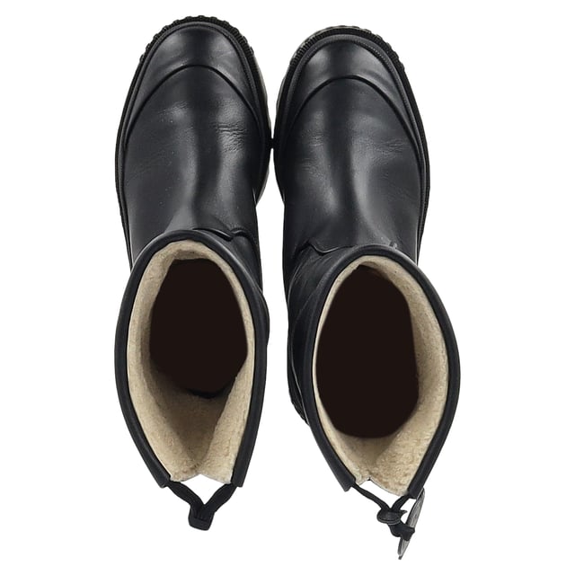 VINTAGE, RRP AS NEW
These Moncler Moscova ankle boots in black buffed leather are a perfect blend of style and functionality. The boots feature a distinctive leather logo patch and fleece trim at the rolled collar, adding a touch of luxury and warmth. The embossed logo at the heel counter gives them an elevated, signature look. Lined with soft fleece, these boots provide comfort and insulation, while the textured rubber midsole and treaded rubber outsole ensure superior grip and durability. Perfect for colder months, these boots are a versatile addition to any wardrobe.


Moncler Moscova Logo-Embossed Ankle Boots in Black Leather
Condition: Very good
Signs of wear: Minor markings, Lightly used but very well maintained. Minor mark at soles & creasing, light scuffing at the soles and heels.
Packaging: None
Color: black
Material: Leather | leather
Size: EU | 38/US8
Measurements: Heel height: 70; Insole length: 290
SKU: NAPPUGBSH458854W
