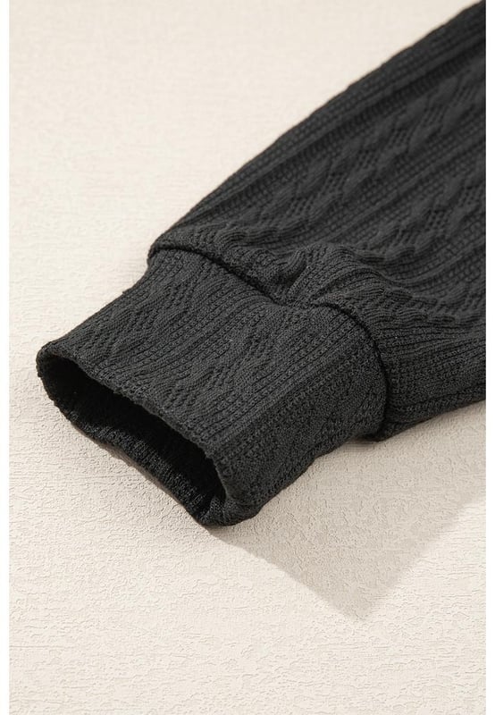 Cardigan Abierto de Punto Texturizado Negro con Bolsillos Laterales  
El punto texturizado combina calidez y moda sin esfuerzo  
Perfecto para la transición entre estaciones  
El cardigan abierto añade un toque chic a cualquier atuendo  
Los bolsillos laterales aportan estilo y practicidad a tu look  
Disponible en múltiples tamaños  
Alta elasticidad para un ajuste cómodo  
Material: 97% Poliéster 3% Elastano