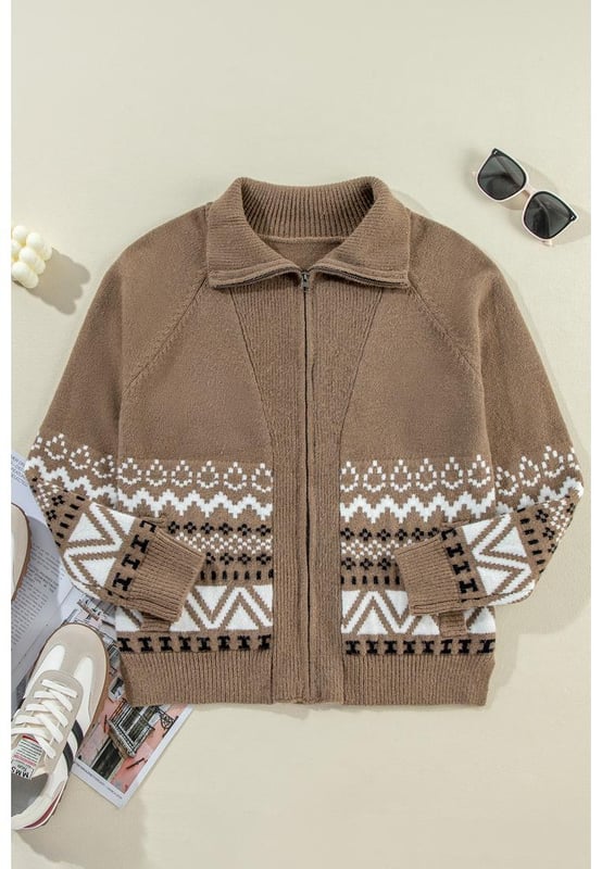 Cardigan occidental impreso, audaz y elegante  
Detalles de ribete acanalado para agregar textura y sofisticación  
Cierre de cremallera para versatilidad  
Cuello doblado para un toque clásico y moderno  
Alta elasticidad para un ajuste cómodo  
Material: 42% Acrílico 30% Poliéster 28% Poliamida