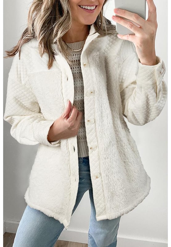 White solid color shacket
  Quilted design adds texture and warmth
  Sherpa lining for cozy comfort
  Button
  up closure for a timeless shirt
  style look
  Versatile styling option
Material: 97% Polyester 3% Elastane