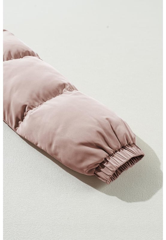 Apricot Pink Full Zipper Quilted Puffer Jacket
  Quilted design for added texture and sophistication
  High neck for extra warmth and trendy look
  Shift style for a flattering and comfortable fit
  Perfect for layering and versatile styling options
Material: 100% Polyester