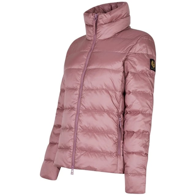 Ervaar het ultieme in veelzijdigheid en stijl met het Belstaff Pink Jacket. Deze jas biedt zowel warmte als een modieus ontwerp, waardoor je moeiteloos kunt overstappen van een casual look voor overdag naar een chique avondensemble. Blijf gezellig en zie er geweldig uit met dit must-have jack!, Regular Fit donsjack, 2-wegritssluiting, Belstaff Phoenix patch op de mouw, Materiaal 100% Polyamide, Vulling: 90% Witte Eendendons, 10% Witte Eendenveren, Ritssluiting Met knoopsluiting, roze gewatteerde jas, roze roze jas