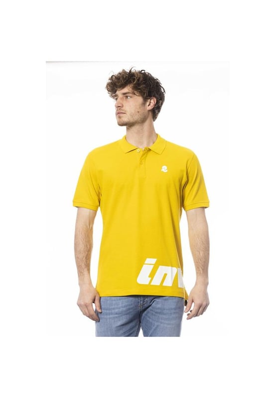 Produkt: Gul bomullspolo  
Material: 100% bomull  
Ursprungsland: BD  
Färg: Gul  
Kön: Herr  
Funktioner den ikoniska Invicta-logotypen på bröstet