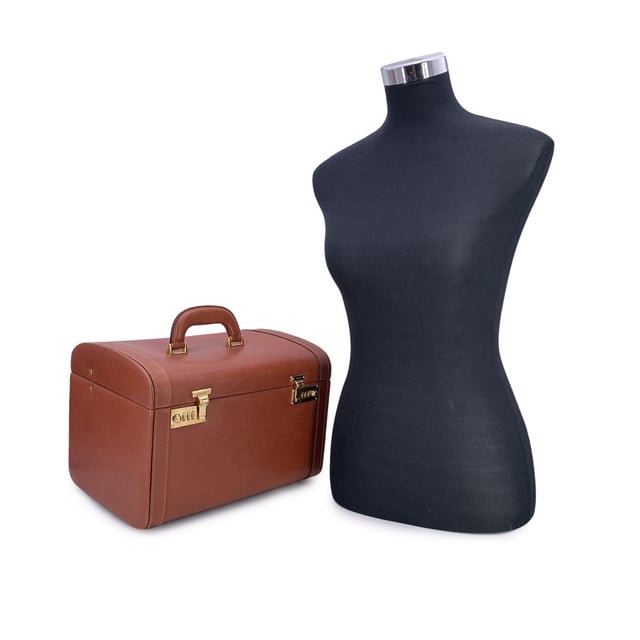 VINTAGE, RRP AS NEW
Discover a true vintage treasure with this one-of-a-kind brown leather beauty train case by Gucci, dating back to the early 1990s. A stunning example of classic luxury, this train case is crafted from rich, supple leather and accented with gleaming gold brass hardware, creating a striking contrast that highlights the craftsmanship of its era. The double combination lock closure, currently set to '000,' ensures your precious items are securely stored, while the four protective bottom feet maintain its pristine Condition Rating: B - VERY GOOD CONDITIONCondition Details: Some scratches on leather due to normal use. Some normal wear of use on the internal lining. Some small white spots on the surface of the mirror. The lid is slightly recessed. Please check the photos carefully and ask if you need to know more details or if you have any doubts.Measurements (cm):Depth: 22.9Height: 24.1Length: 34.3Other Details: Dustbag? NoKeys? NoBox? No Measurments:  width: 229 mm length: 343 mm height: 241 mm