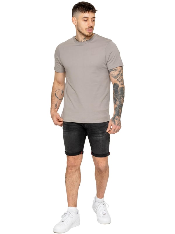 The Enzo Men's Denim Stretch Shorts offer the perfect blend of style and comfort. Designed with a slim fit and crafted from stretch fabric, they provide flexibility and a sleek look. Featuring a classic 5-pocket design, a zip fly fastening, and a turn-up hem for a modern touch, these shorts are a must-have for any casual wardrobe. Ideal for warm-weather styling, they deliver both practicality and effortless fashion.