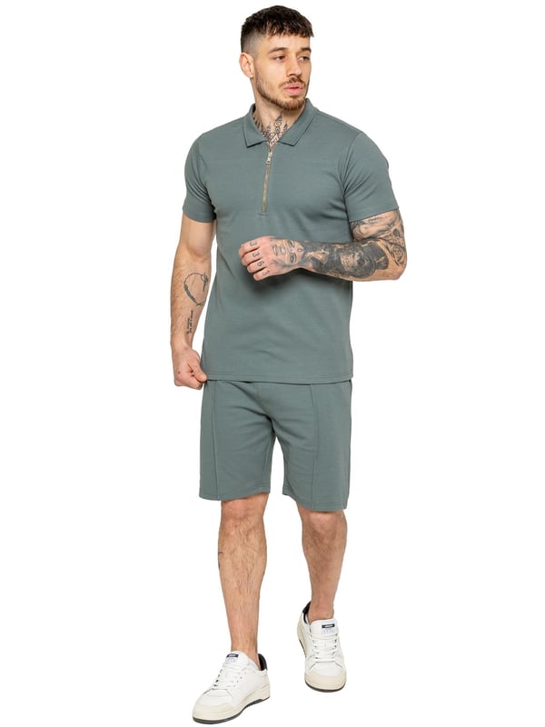 Enzo Mens Casual Stretch Shorts offer comfort and convenience with 2 side & 2 back pockets, elastic waistband & adjustable drawstring, and front pin tuck seam detail for added style and functionality. Perfect for errands or lounging with a practical and stylish design. (617)