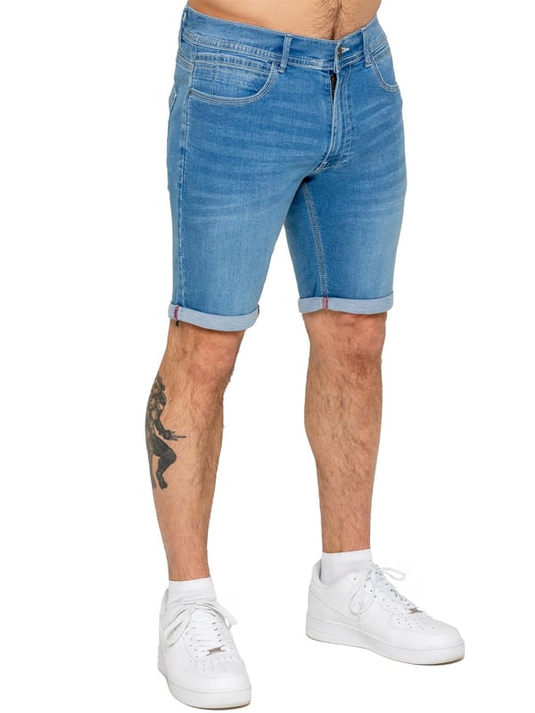 De Enzo Denim Stretch Shorts voor heren bieden de perfecte mix van stijl en comfort. Ontworpen met een slim fit en gemaakt van stretchstof, zorgen ze voor flexibiliteit en een gestroomlijnde look. Met een klassiek 5-pocket ontwerp, een ritssluiting en een omgeslagen zoom voor een moderne touch zijn deze shorts een must-have voor elke casual garderobe. Ideaal voor warm weer en praktisch en moeiteloos modieus.