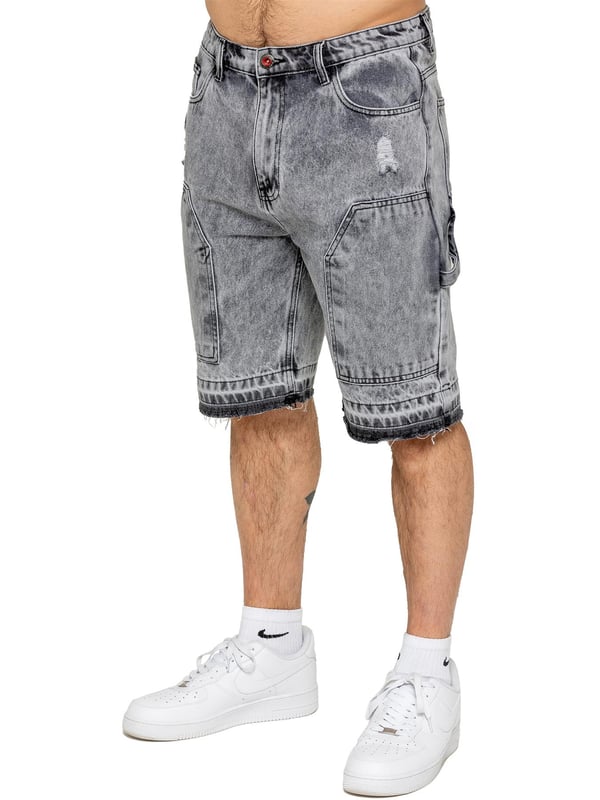 Mejora tu estilo urbano con los Enzo Milano Distressed Carpenter Shorts, que combinan utilidad resistente con un estilo sin esfuerzo. Diseñados para un ajuste holgado, estos pantalones cortos cuentan con un panel y presilla de carpintero clásico, perfectos para un look funcional y moderno. Su diseño de 5 bolsillos garantiza practicidad, mientras que los remaches de marca y un clip de bolsillo metálico con el logo de Enzo aportan un toque distintivo. El bajo desgastado realza la estética vintage y usada, convirtiéndolos en una prenda destacada para un estilo casual. Acabados con un cierre de cremallera, estos pantalones cortos ofrecen durabilidad y estilo para tu día a día.