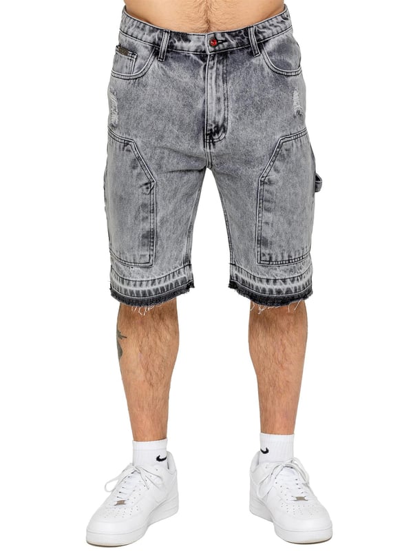 Mejora tu estilo urbano con los Enzo Milano Distressed Carpenter Shorts, que combinan utilidad resistente con un estilo sin esfuerzo. Diseñados para un ajuste holgado, estos pantalones cortos cuentan con un panel y presilla de carpintero clásico, perfectos para un look funcional y moderno. Su diseño de 5 bolsillos garantiza practicidad, mientras que los remaches de marca y un clip de bolsillo metálico con el logo de Enzo aportan un toque distintivo. El bajo desgastado realza la estética vintage y usada, convirtiéndolos en una prenda destacada para un estilo casual. Acabados con un cierre de cremallera, estos pantalones cortos ofrecen durabilidad y estilo para tu día a día.