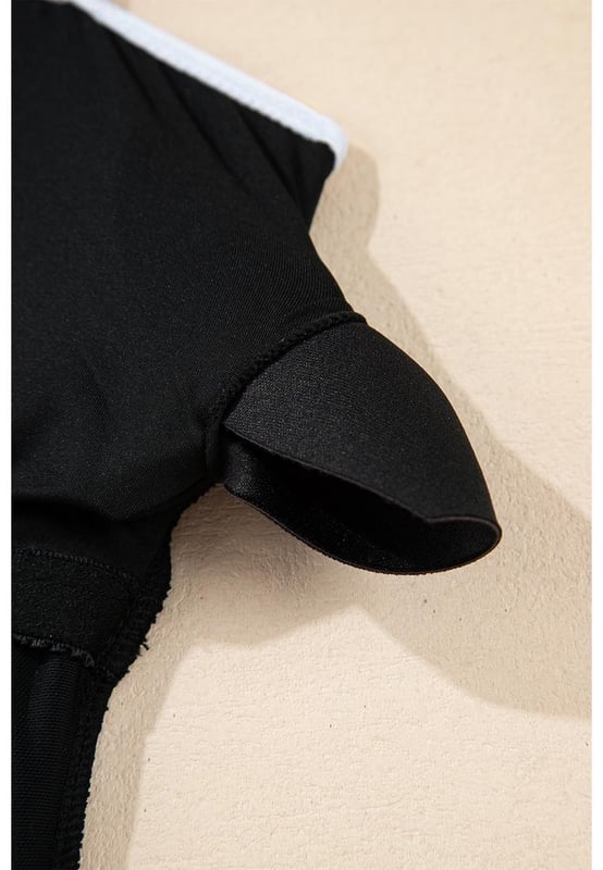 Comfortable support with shoulder strap swimwear
  Striking contrast trim for a dynamic and eye
  catching element
  Waist tie feature for a flattering and customizable fit
  Sleek and streamlined one
  piece design
  Suitable for various body types and sizes
Material: 82% Polyamide 18% Elastane