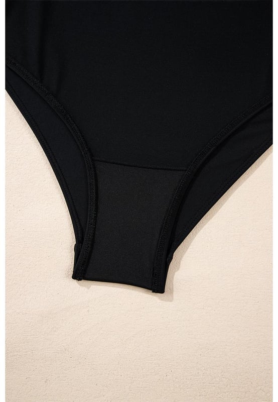 Comfortable support with shoulder strap swimwear
  Striking contrast trim for a dynamic and eye
  catching element
  Waist tie feature for a flattering and customizable fit
  Sleek and streamlined one
  piece design
  Suitable for various body types and sizes
Material: 82% Polyamide 18% Elastane