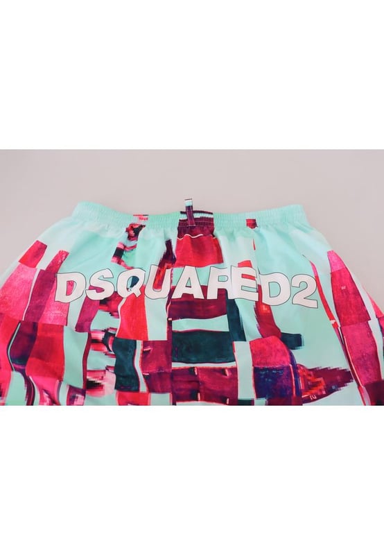 Marca: DSQUARED2  
Estilo: Bañador tipo boxer  
Color: Multicolor con estampado  
Material: 100% Poliéster  
Cintura elástica con cierre de cordón  
Detalles de logo  
Excelente ajuste y comodidad  
Apto para mujeres