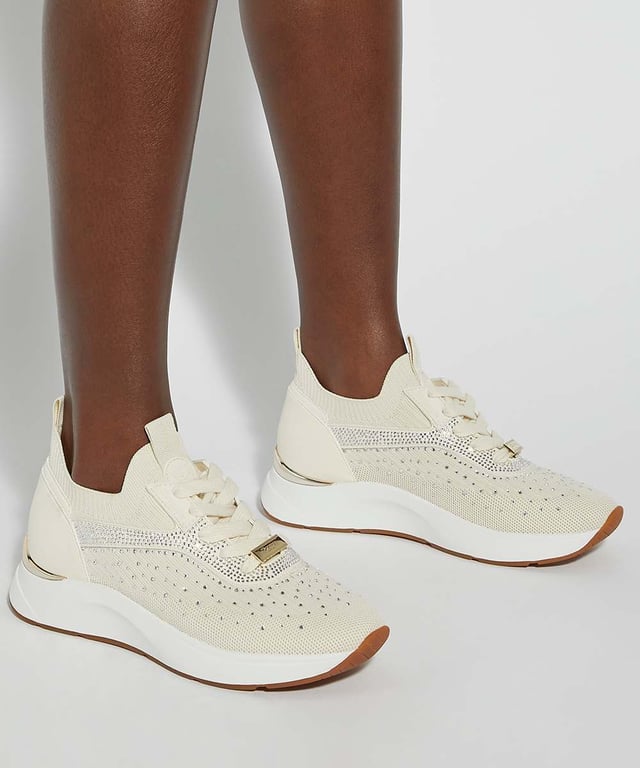 Crafted with a knitted upper that shapes and supports the foot, this slim runner offers the ultimate experience in comfort, as well as featuring embellishment for added femininity. Experience all-day wearability with full-length cushioning that adapts to your every move. Soft, breathable linings keep your feet cool and fresh, while lightweight, flexible soles and our specially designed insocks with increased padding make you feel like you are walking on air.
