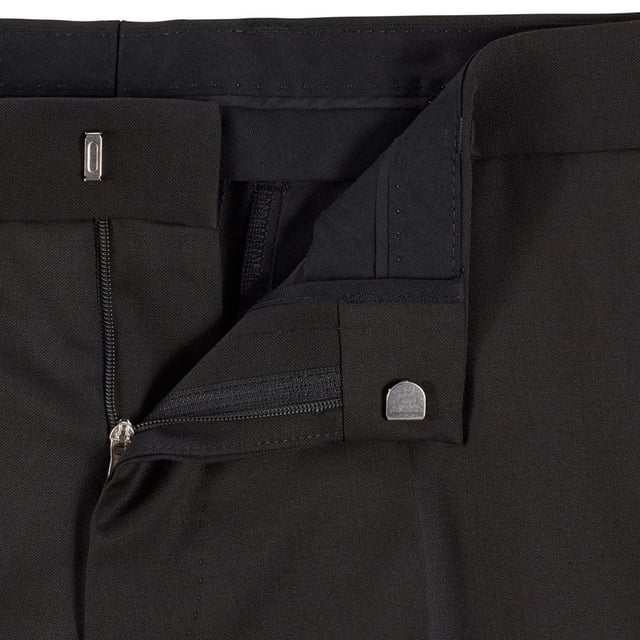 Mens Boss Gibson Trousers in black.- Hook and zip closure.- Slant pockets.- Belt loops.- Soft inner lining.- Slim fit.- Ref: 50318499001