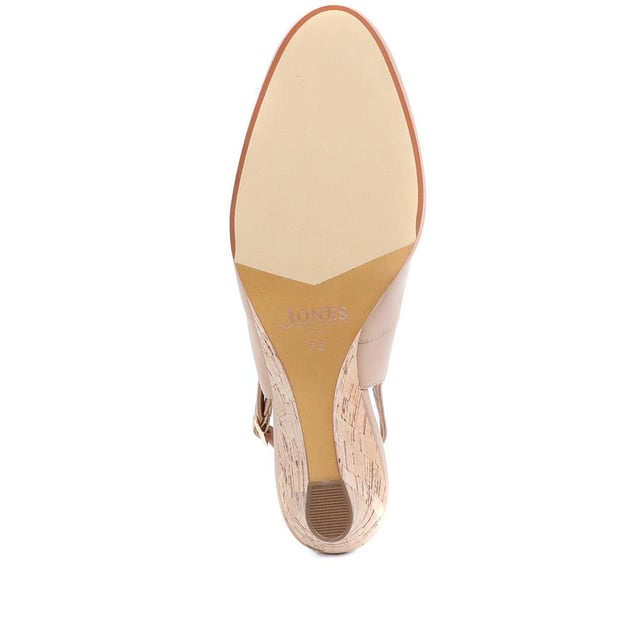 Add a touch of glamour to those occasionwear looks while keeping it comfortable with Zahra, seated on an easy wedge to distribute your weight and slingback strap across the heel to ensure they stay put.