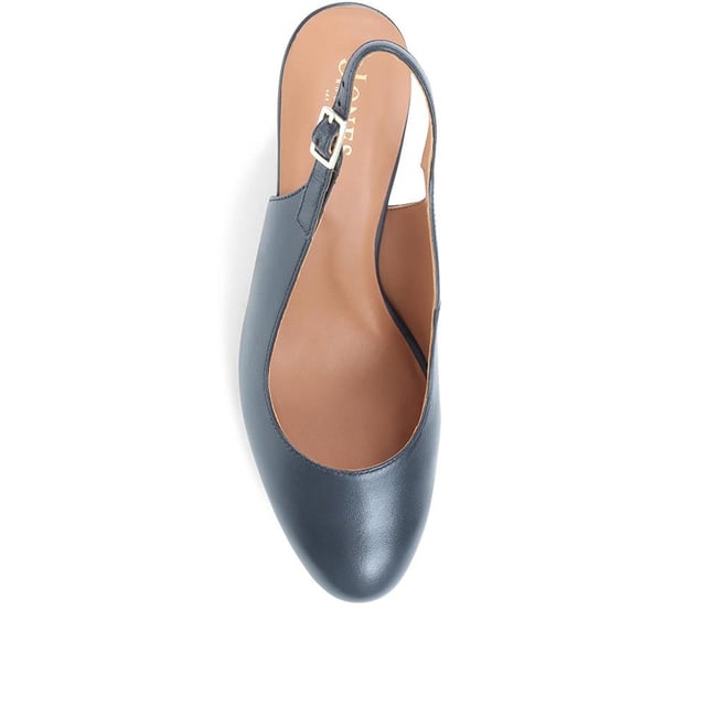Add a touch of glamour to those occasionwear looks while keeping it comfortable with Zahra, seated on an easy wedge to distribute your weight and slingback strap across the heel to ensure they stay put.