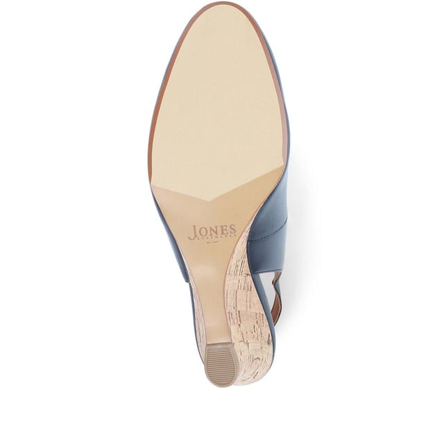 Add a touch of glamour to those occasionwear looks while keeping it comfortable with Zahra, seated on an easy wedge to distribute your weight and slingback strap across the heel to ensure they stay put.