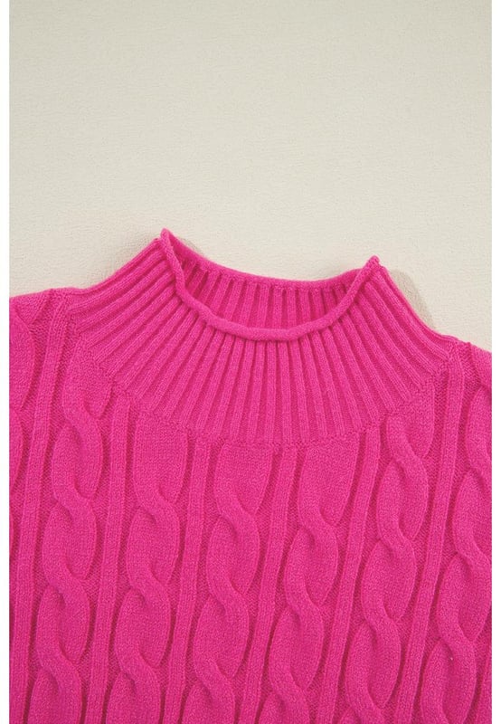 Rojo rosa sólido  
Detalles de punto de cable  
Cuello alto  
Hombro caído  
Silhouette relajada y moderna  
Se puede combinar fácilmente con varios pantalones  
Disponible en múltiples tallas  
Consulta la tabla de tallas para un ajuste preciso  
Material: 50% Viscosa, 28% Poliéster, 22% Poliamida  
