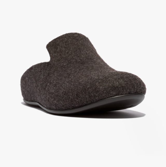 Women's Fit Flop Chrissie II Haus e01 Felt Slippers in Black Women's Fit Flop Chrissie II Haus e01 Felt Slippers.- Felt (Polyester) upper.- Slip on fastening.- iQushion Technology.- Slip-Resistant Rubber outsole. Ref: GQ4090.