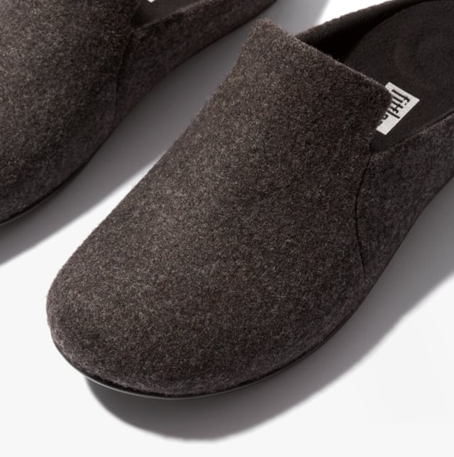 Women's Fit Flop Chrissie II Haus e01 Felt Slippers in Black Women's Fit Flop Chrissie II Haus e01 Felt Slippers.- Felt (Polyester) upper.- Slip on fastening.- iQushion Technology.- Slip-Resistant Rubber outsole. Ref: GQ4090.