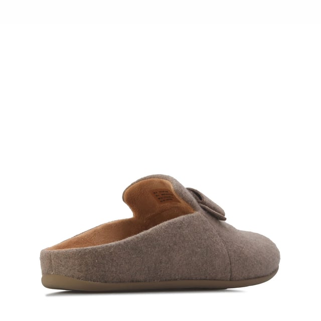 Women's Fit Flop Chrissie II Haus Bow Felt Slippers in Grey Women's Fit Flop Chrissie II Haus e01 Bow Felt Slippers.- Felt (Polyester) upper.- Slip on fastening.- Ultra-lightweight, ergonomic iQushion midsoles with anatomically mimetic arch curves and heel and ball-of-foot cushioning impact pillows.- Rubber sole. Ref: GN9A76.